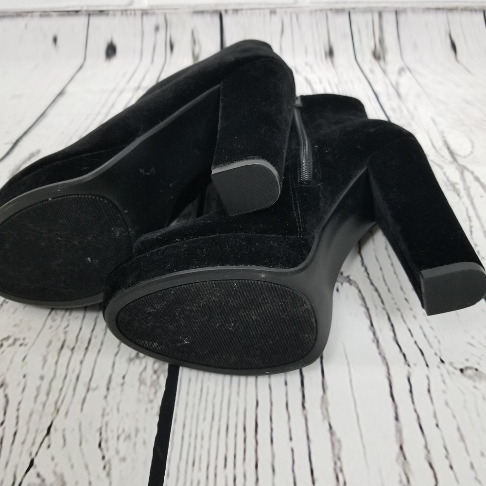 🚫SOLD🚫NWOB Black Peep Toe Velvet High Heel Boots - Picture 3 of 5